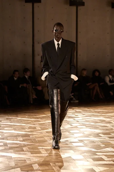 Look 3